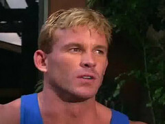 Секс втроем перед зеркалом доводит геев до бурного оргазма