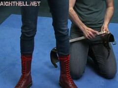 Накаченные мужики жестко обращаются с молодым геем в БДСМ