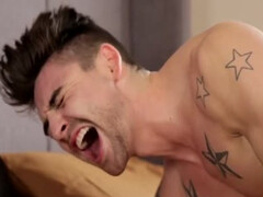 Два страстных гея шпилятся в разных позах