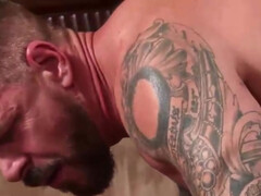 Взрослый мужик долбит очко сыночка в гейском порно