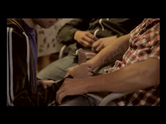 Сексуальный парень трахает сонного друга в упругую задницу