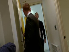 Самец трахает друга в упругую задницу у стенки