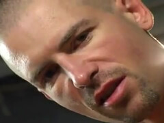 Мускулистые геи устроили групповой трах в БДСМ