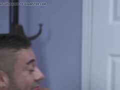 Молодые парни трахают толстого дедушку на постели