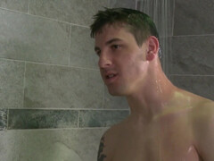 Страстный студент отлизывает крупный хер одноклассника