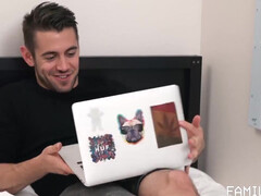 Уговорил сына побаловать очко нежными ласками и жестким проникновением