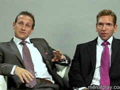 Мужики в деловых костюмах умеют развлекать члены друг друга страстными ласками