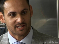 Старший приятель предложил член для отсоса и насладился сладким минетом