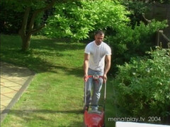 Хозяин дома позвал садовника, чтобы тот обработал ртом его мощный член