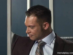 Настоящий мачо хотел купить костюм, но вместо этого сделал минет качку