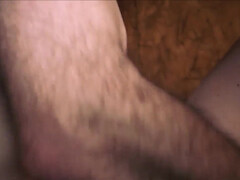 Молодой паренек ласкает яца мужика в гейской порнушке