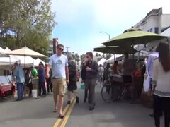 Мускулистый чувак берет в рот хер своего дружбана