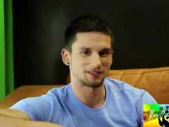 Парень скачет на хую своего возбужденного друга