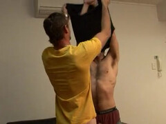 Накаченный парень хорошо отлизал член гея