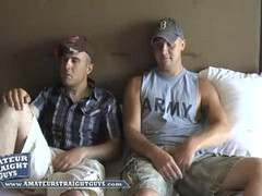 Два друга достали члены и надрочили их пальцами