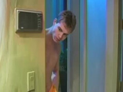 Угостил двух любовников оральными ласками дома