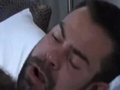 Проникает большим елдаком в узкое очко парня