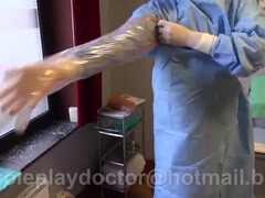 Опытный доктор делает анальный фистинг гею