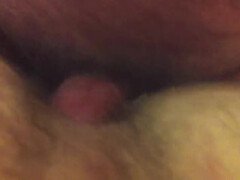 Геи сидят в соседних кабинка и дрочат обеими руками