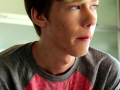 Сладенькие студенты трахаются на кухне в жопу встав в позу раком